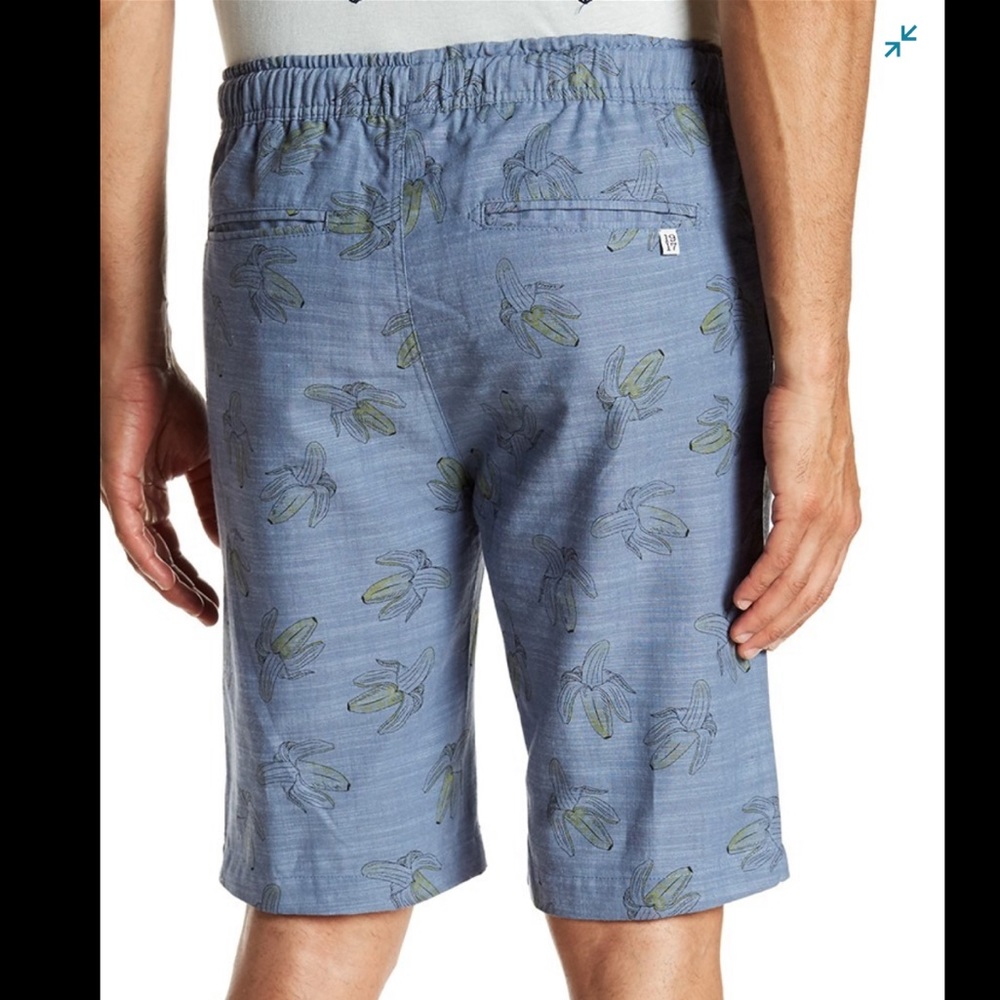 L - Sovereign Code Plot Printed Shorts - Picture 2 of 8